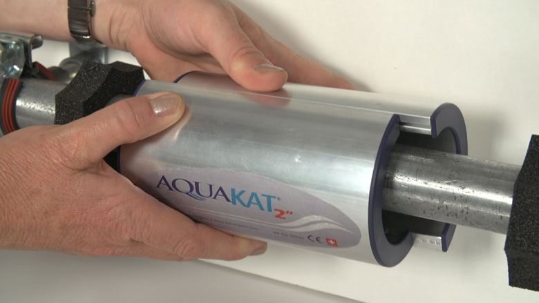 Montage vom AquaKat 2" an der Rohrzuleitung