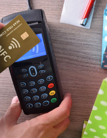 Kontaktlos bezahlen mit RFID und NFC ist modern und gefährlich
