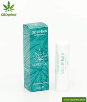 CBD LIP BALM. Lippenstift mit 3 % CBD Anteil. Lippenbalsam zur Pflege spröder, rissiger Lippen mit der Kraft der Cannabis Pflanze. Vegan.